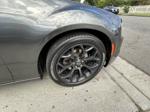 Used 2019 Chrysler 300 Touring w/ Sport Appearance Package RWD image 11