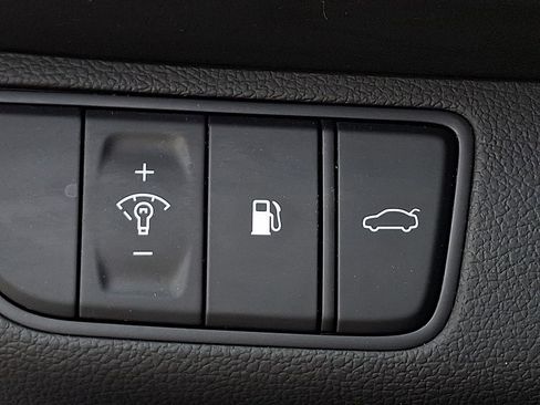 Used 2022 Genesis G70 2.0T image 26