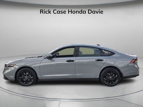 Certified 2025 Honda Accord SE image 4