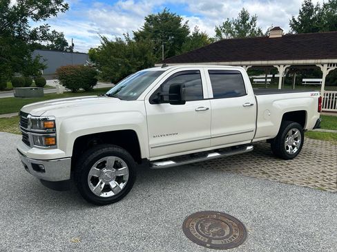 Used 2014 Chevrolet Silverado 1500 LTZ Z71 w/ LTZ Plus Package AWD/4WD image 9