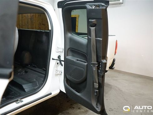 Used 2018 Chevrolet Colorado W/T RWD image 19