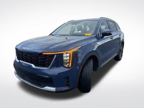 Used 2025 Kia Sorento S image 1