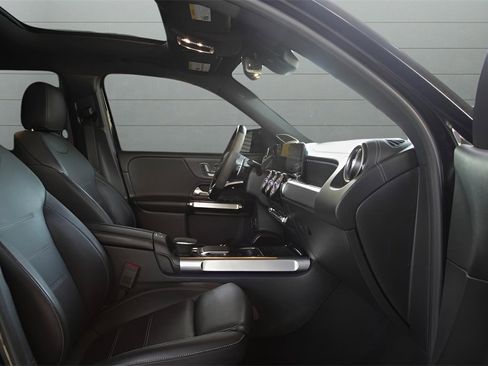 Used 2021 Mercedes-Benz GLB 35 AMG 4MATIC w/ Multimedia Package image 40