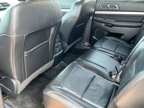 Used 2017 Ford Explorer XLT w/ Equipment Group 202A image 18