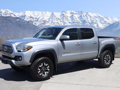 Used 2016 Toyota Tacoma TRD Off-Road w/ Towing Package AWD/4WD image 2
