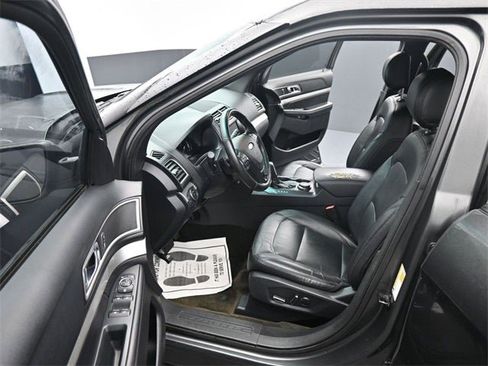 Used 2016 Ford Explorer XLT w/ Equipment Group 202A image 21