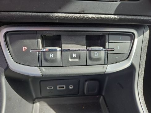 Used 2024 GMC Terrain SLE FWD image 22