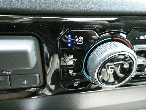 New 2026 Chevrolet Silverado 1500 High Country w/ High Country Premium Package AWD/4WD image 29