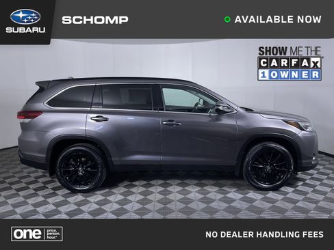 Used 2019 Toyota Highlander SE image 1