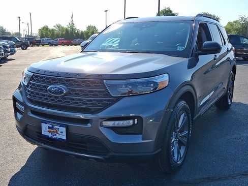 Used 2022 Ford Explorer XLT w/ Equipment Group 202A AWD/4WD image 3