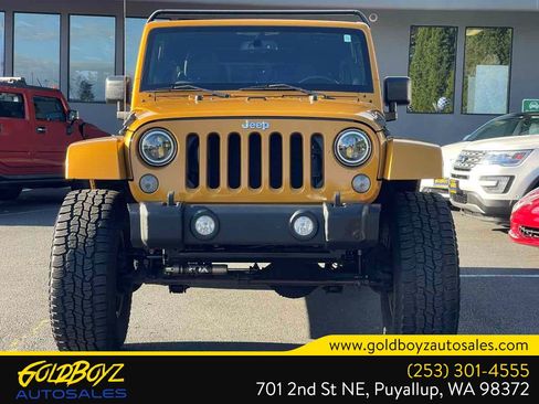 Used 2014 Jeep Wrangler Unlimited Sahara AWD/4WD image 9