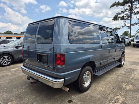 Used 2012 Ford E-150 and Econoline 150 Wagon w/ XLT Premium Pkg RWD image 3