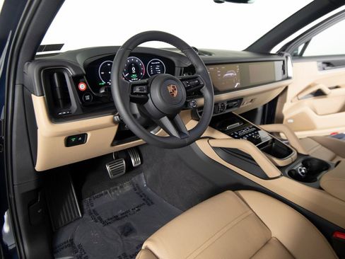 New 2026 Porsche Cayenne S image 4
