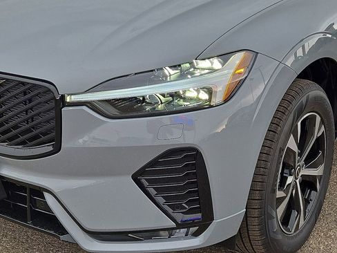 New 2026 Volvo XC60 B5 Core w/ Protection Package Premier image 9