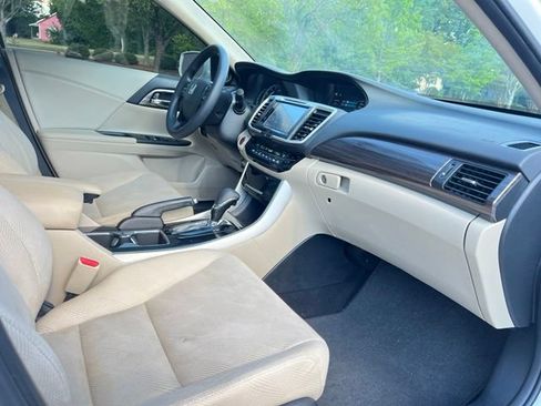 Used 2017 Honda Accord EX image 22