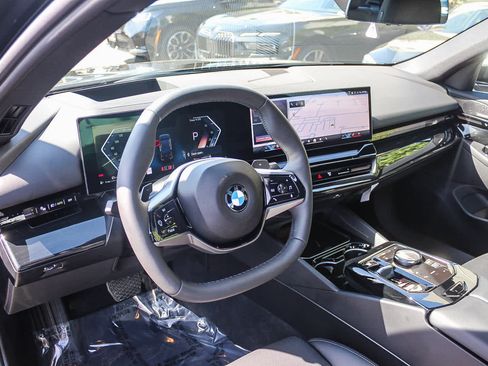 Used 2026 BMW 530i xDrive w/ Premium Package AWD/4WD image 17