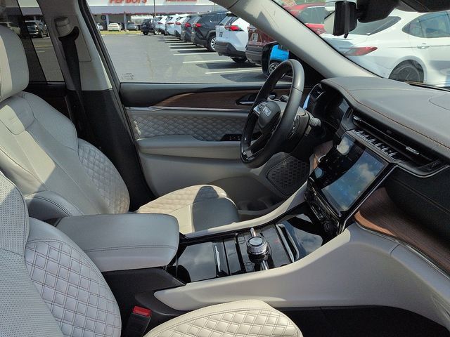 Used 2023 Jeep Grand Cherokee L Summit w/ Advanced Protech Group IV AWD/4WD image 10