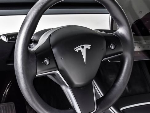 Used 2023 Tesla Model Y Long Range AWD/4WD image 16
