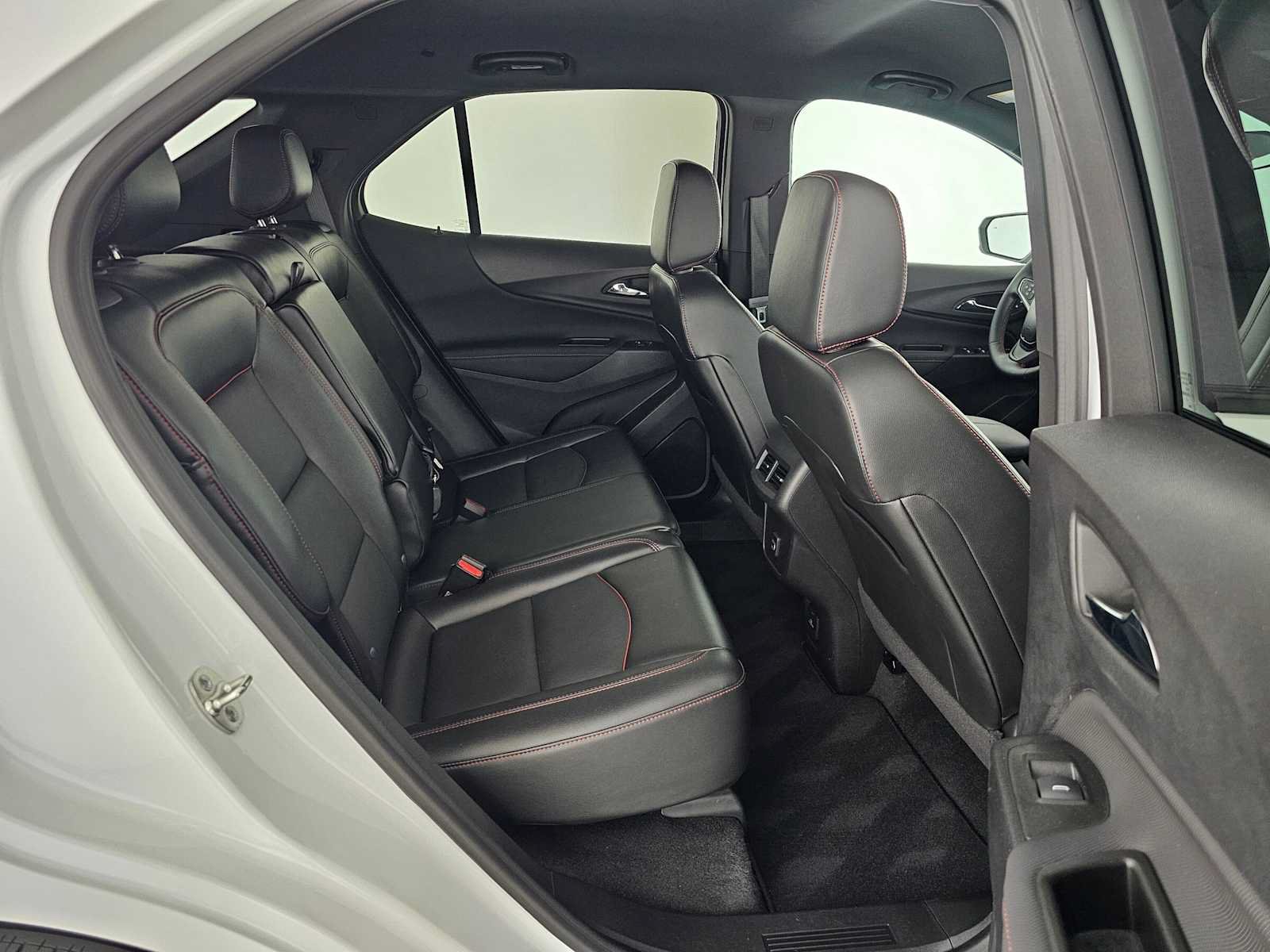 Used 2024 Chevrolet Equinox RS w/ RS Leather Package FWD image 13