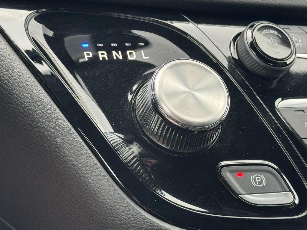 Used 2025 Chrysler Pacifica Select FWD image 24