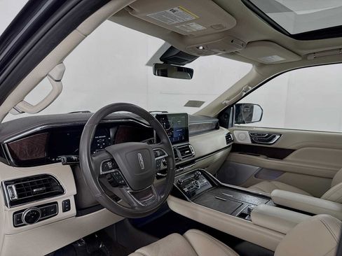 Used 2021 Lincoln Navigator Reserve w/ Luxury Package AWD/4WD image 9