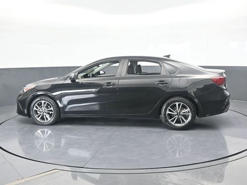 Used 2023 Kia Forte LXS w/ LXS Technology Package image 3