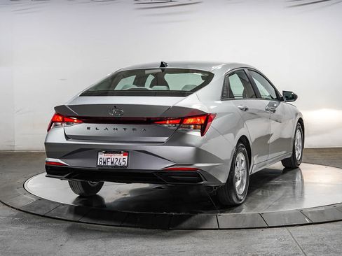Used 2021 Hyundai Elantra SE FWD image 4