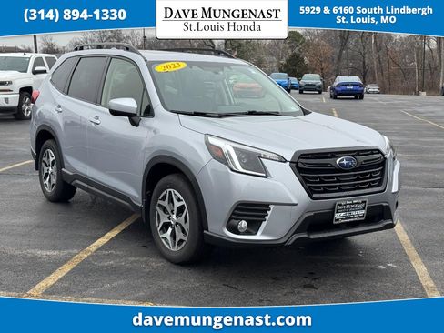 Used 2023 Subaru Forester Premium image 1