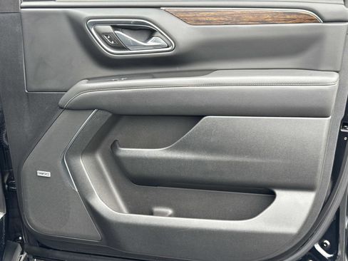 Used 2024 Chevrolet Suburban Premier image 17