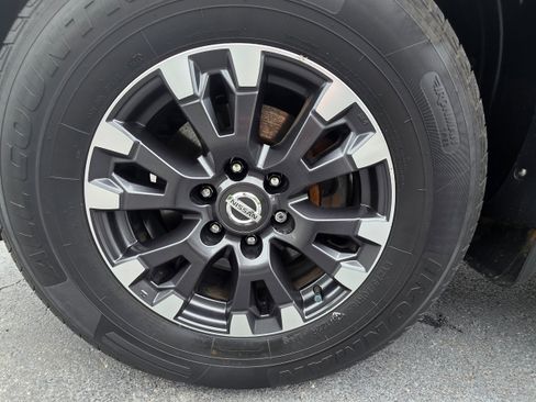 Used 2019 Nissan Titan SL w/ Off-Road Package AWD/4WD image 21