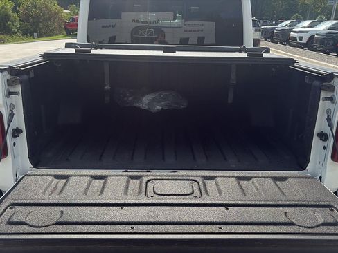 Used 2024 Jeep Gladiator Rubicon AWD/4WD image 17