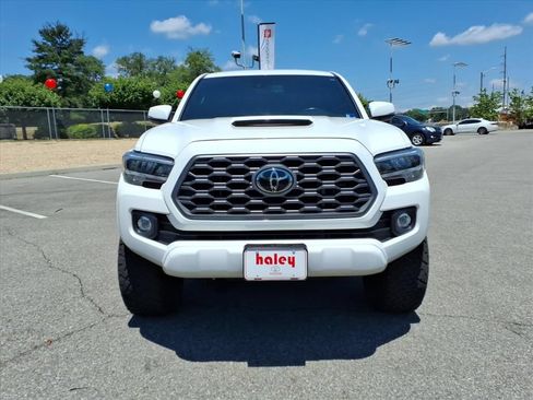 Used 2022 Toyota Tacoma TRD Sport w/ Technology Package AWD/4WD image 10