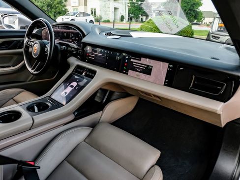 Used 2022 Porsche Taycan RWD image 9