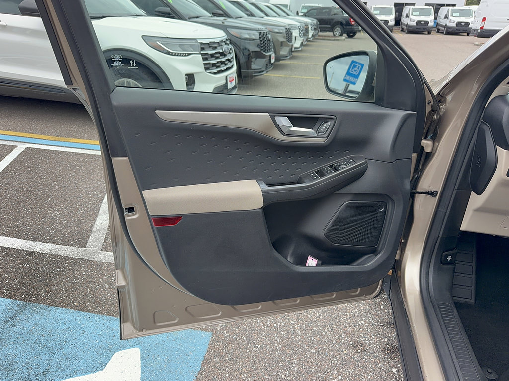 Used 2020 Ford Escape SE FWD image 8
