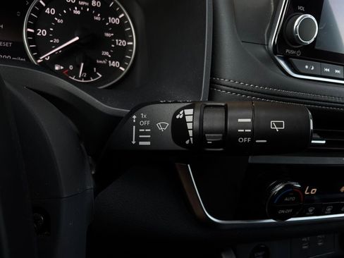 Used 2025 Nissan Rogue SV FWD image 36
