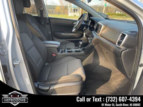 Used 2020 Kia Sportage LX image 12