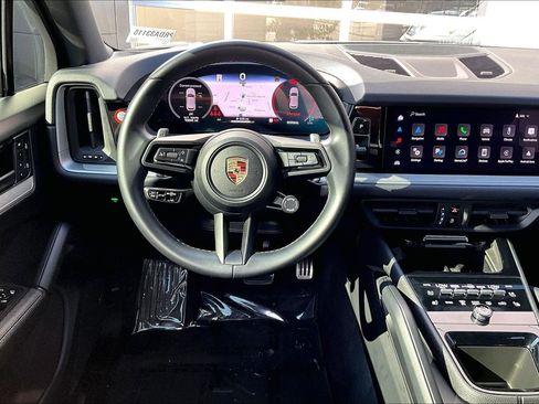 Used 2024 Porsche Cayenne S AWD/4WD image 5
