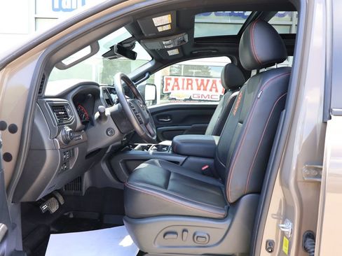Used 2024 Nissan Titan PRO-4X w/ Pro-4x Convenience Package AWD/4WD image 13