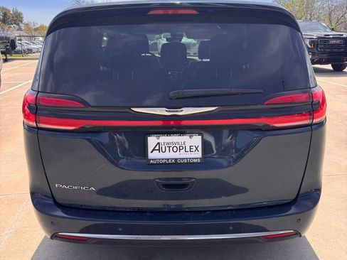 Used 2024 Chrysler Pacifica Select image 7