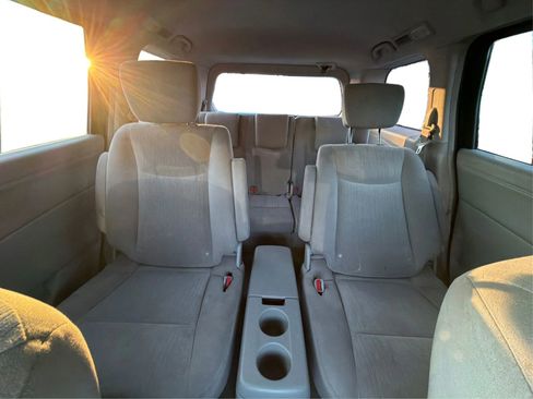 Used 2016 Nissan Quest SV image 19