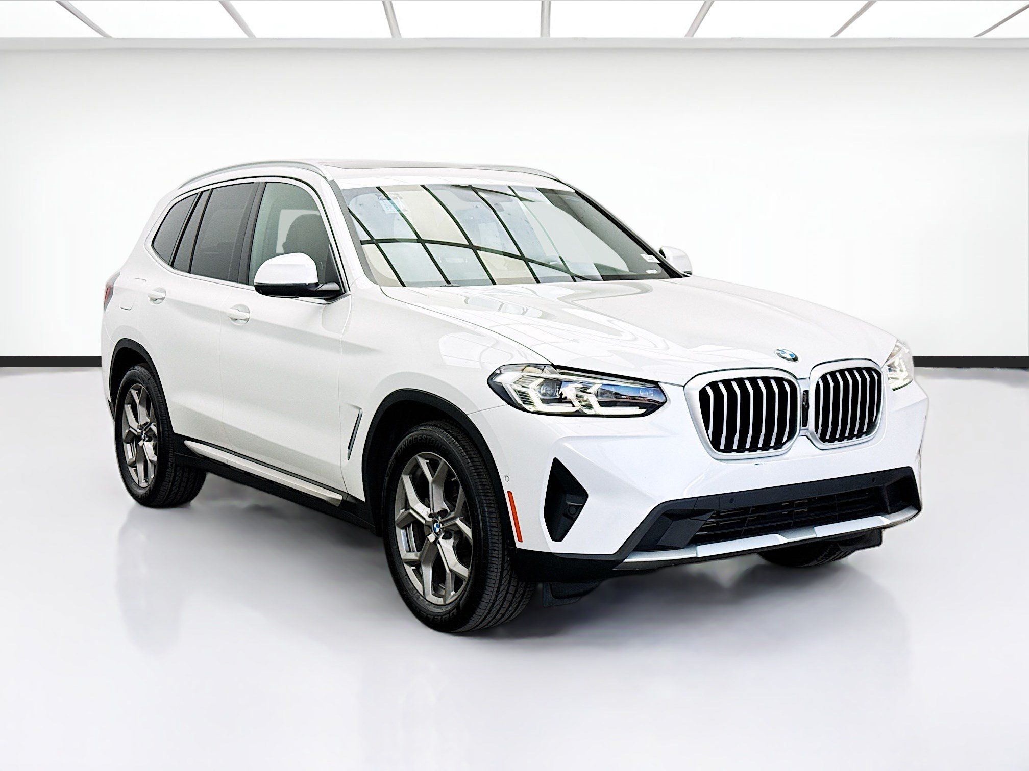 Used 2024 BMW X3 sDrive30i w/ Convenience Package RWD image 3