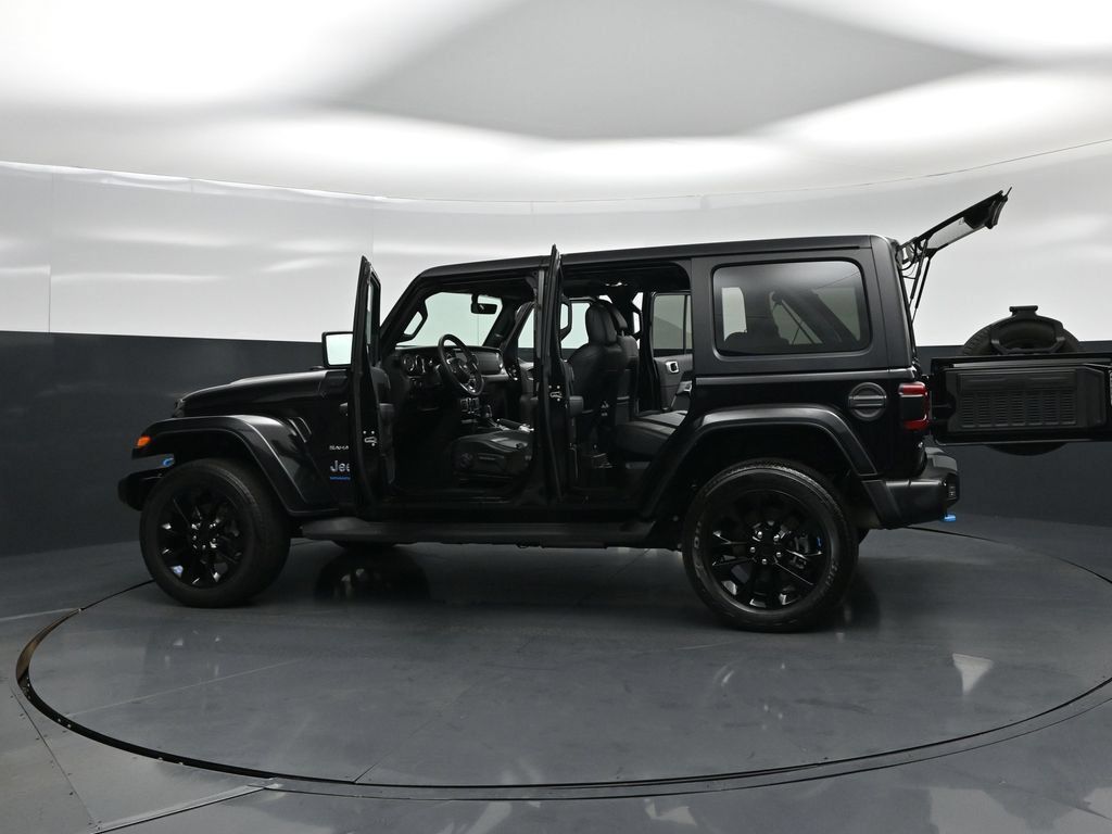 Used 2023 Jeep Wrangler Unlimited Sahara AWD/4WD image 31