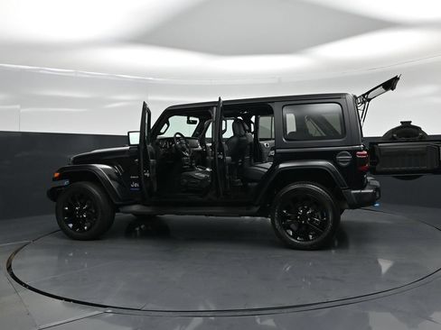 Used 2023 Jeep Wrangler Unlimited Sahara AWD/4WD image 31