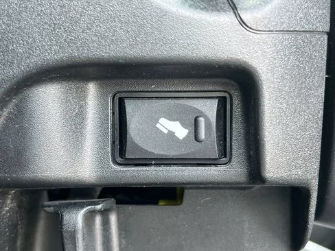Used 2025 RAM 3500 Laramie AWD/4WD image 25