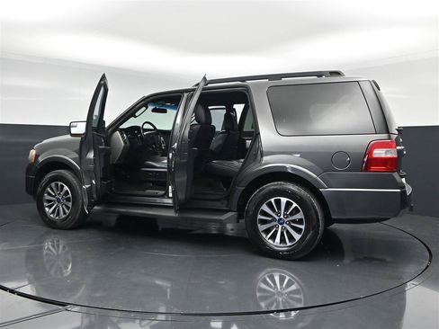 Used 2016 Ford Expedition XLT w/ Equipment Group 202A RWD image 38