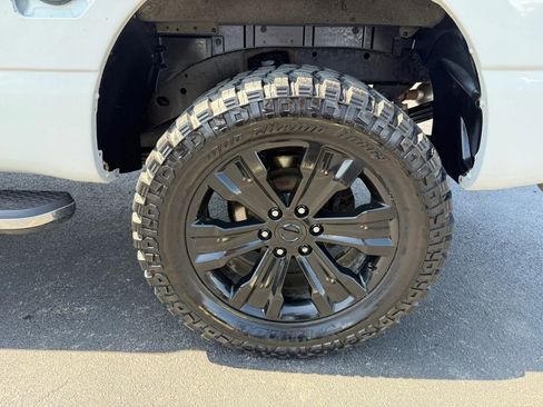 Used 2018 Nissan Titan SV w/ SV Convenience Package image 42