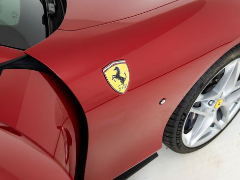 Certified 2025 Ferrari Roma Spider RWD image 31