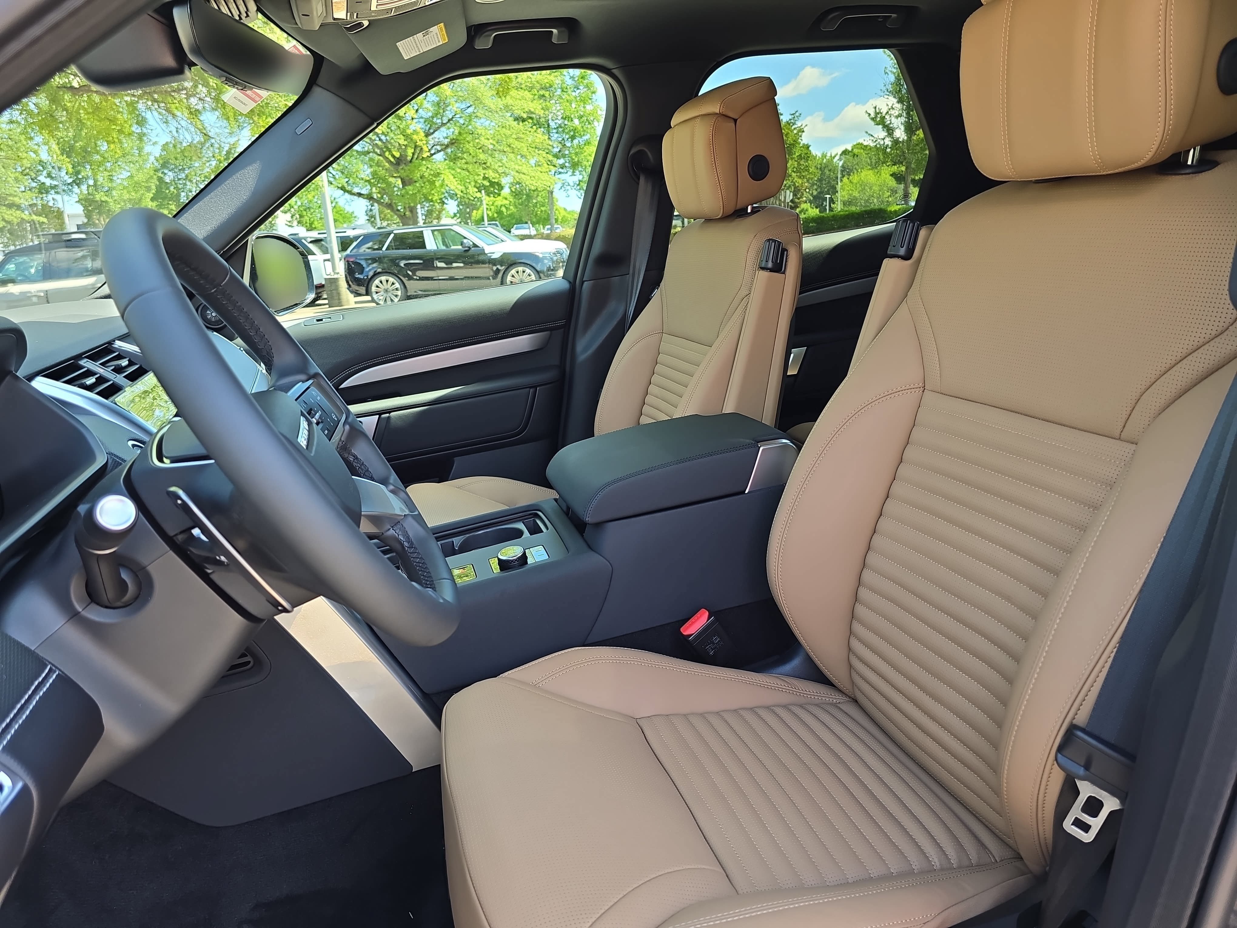 New 2026 Land Rover Discovery Limited Edition AWD/4WD image 15