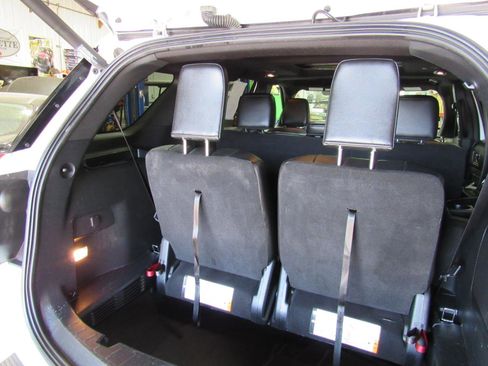 Used 2018 Ford Explorer XLT w/ Equipment Group 202A AWD/4WD image 29