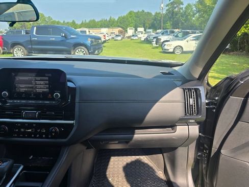 Used 2024 Nissan Pathfinder SV w/ SV Premium Package FWD image 45